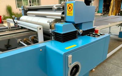 ماكينة تجميع ولصق كتب الأطفال (البازل) بمغذي واحد