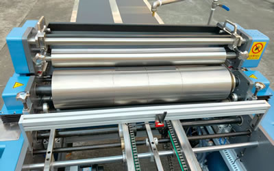 ماكينة تجميع ولصق كتب الأطفال (البازل) بمغذي واحد